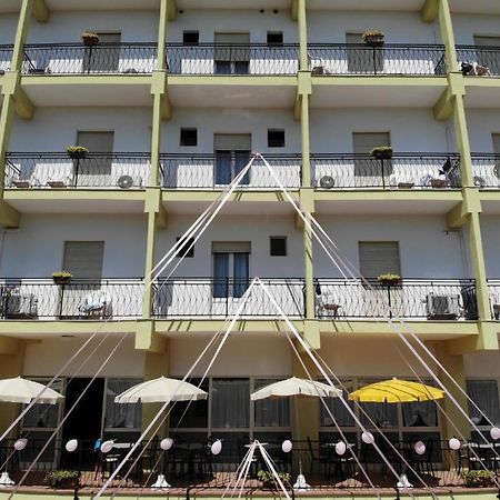 Hotel Ines Чезенатіко Екстер'єр фото